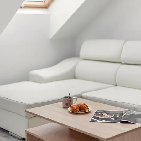 Luxurious Basilica In Old Town By Urban Rent