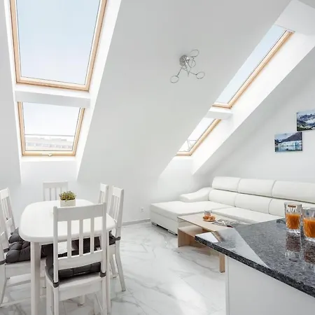 Apartment Luxurious Basilica In Old Town By Urban Rent