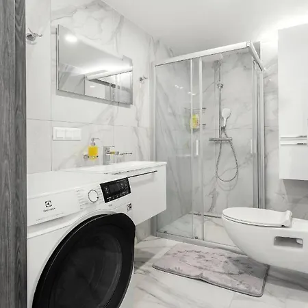 Luxurious Basilica In Old Town By Urban Rent