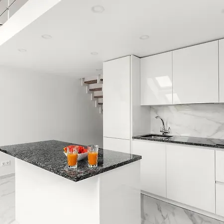 Luxurious Basilica In Old Town By Urban Rent Apartment *