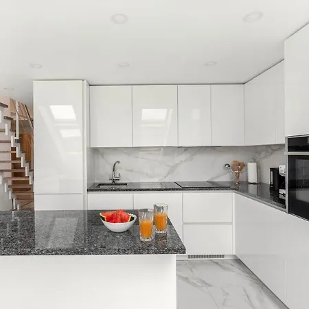 Luxurious Basilica In Old Town By Urban Rent