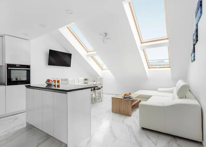 Luxurious Basilica In Old Town By Urban Rent Apartamento Kaunas