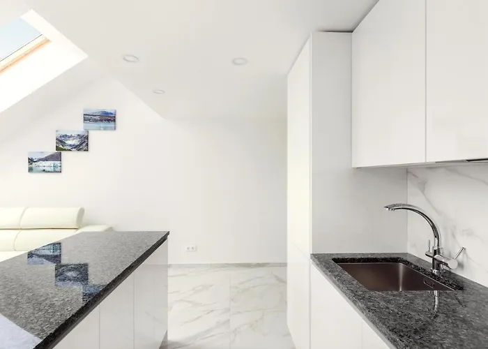 Luxurious Basilica In Old Town By Urban Rent Apartment *