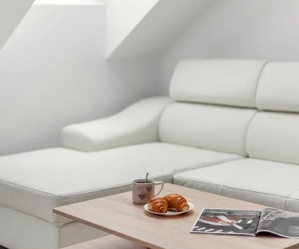 Luxurious Basilica In Old Town By Urban Rent