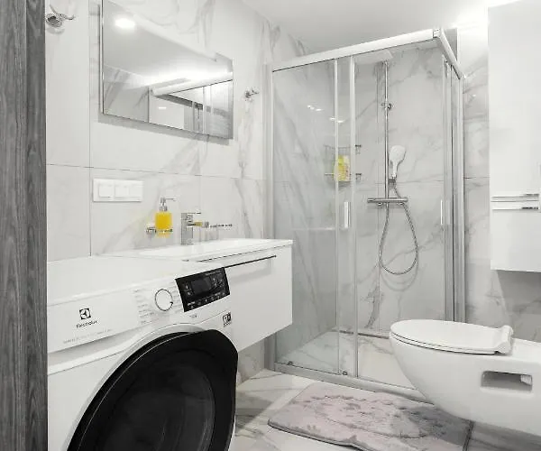 Luxurious Basilica In Old Town By Urban Rent