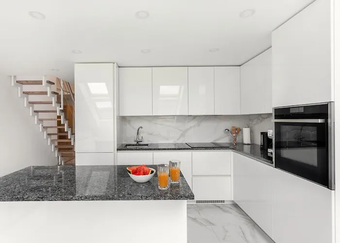 Luxurious Basilica In Old Town By Urban Rent