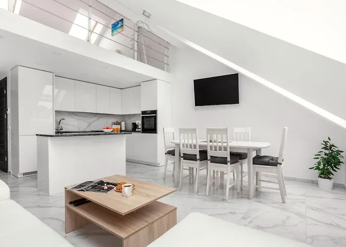 Luxurious Basilica In Old Town By Urban Rent